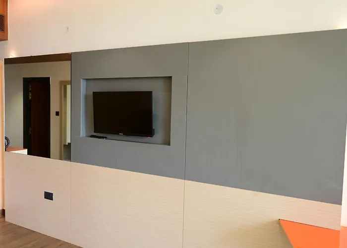 Ij Crowne